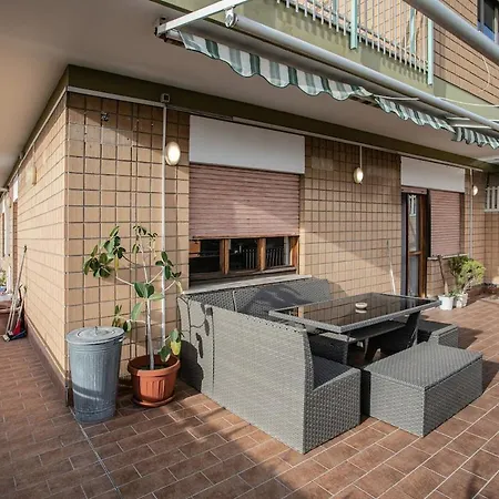 Bright Three-room Near Downtown *