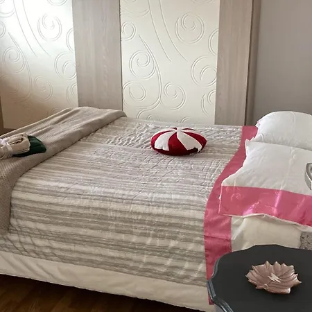 Bright Three-room Near Downtown * Roma